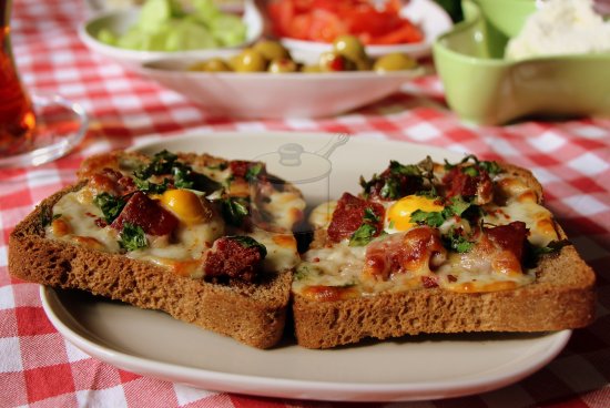 Ketçaplı Dilim Pizzası