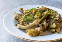 Taze Bakla Salatası