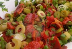 Yeşil Zeytin Salatası