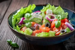Zeytinyağlı Domates Salatası