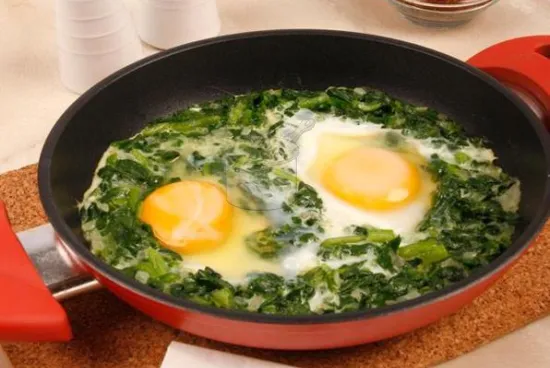 Kıymalı Yumurtalı Ispanak