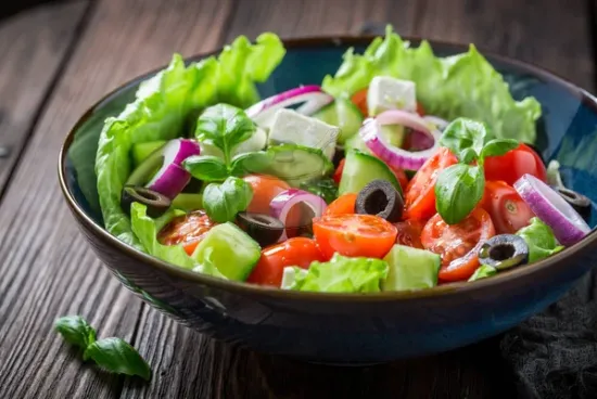 Zeytinyağlı Domates Salatası